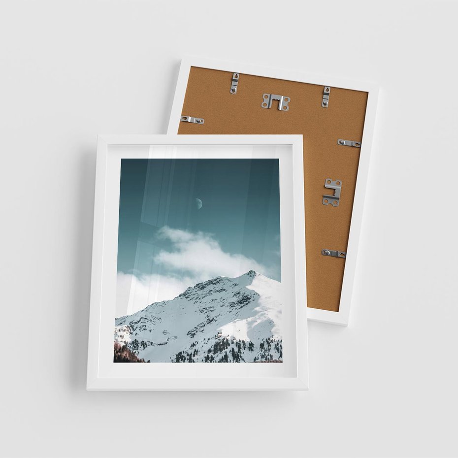 Plakat w ramie 40x50 - Nocna Magia w Górach - fotografia, śnieg - rama biała