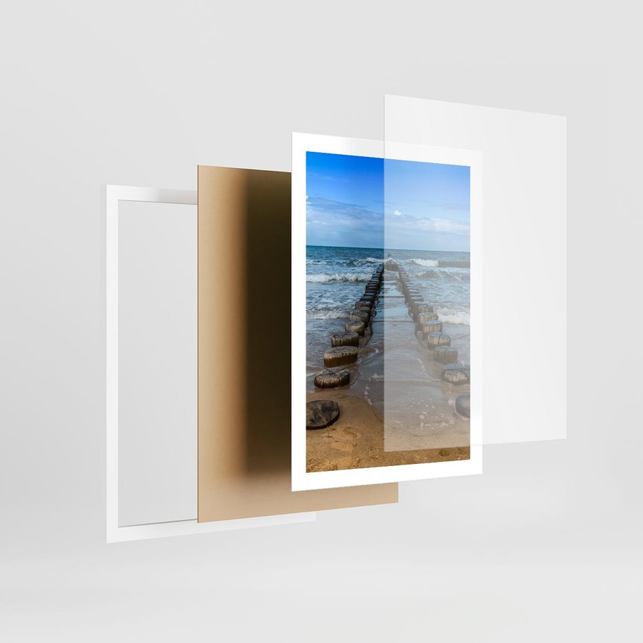 Plakat w ramie 50x70 - Falochron na brzegu morza - falochron, morze - rama biała