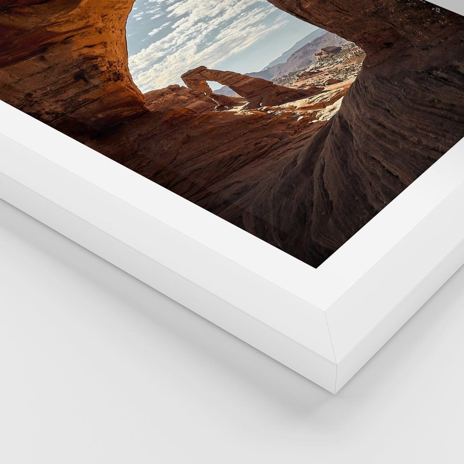 Plakat w ramie 40x50 - Magia pustynnego kanionu - pustynia, kanion - rama biała
