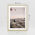 Plakat w ramie 30x40 - Wolność w Powietrzu - balony latające nas pustynnym krajbrazem, balony do latania - rama drewno