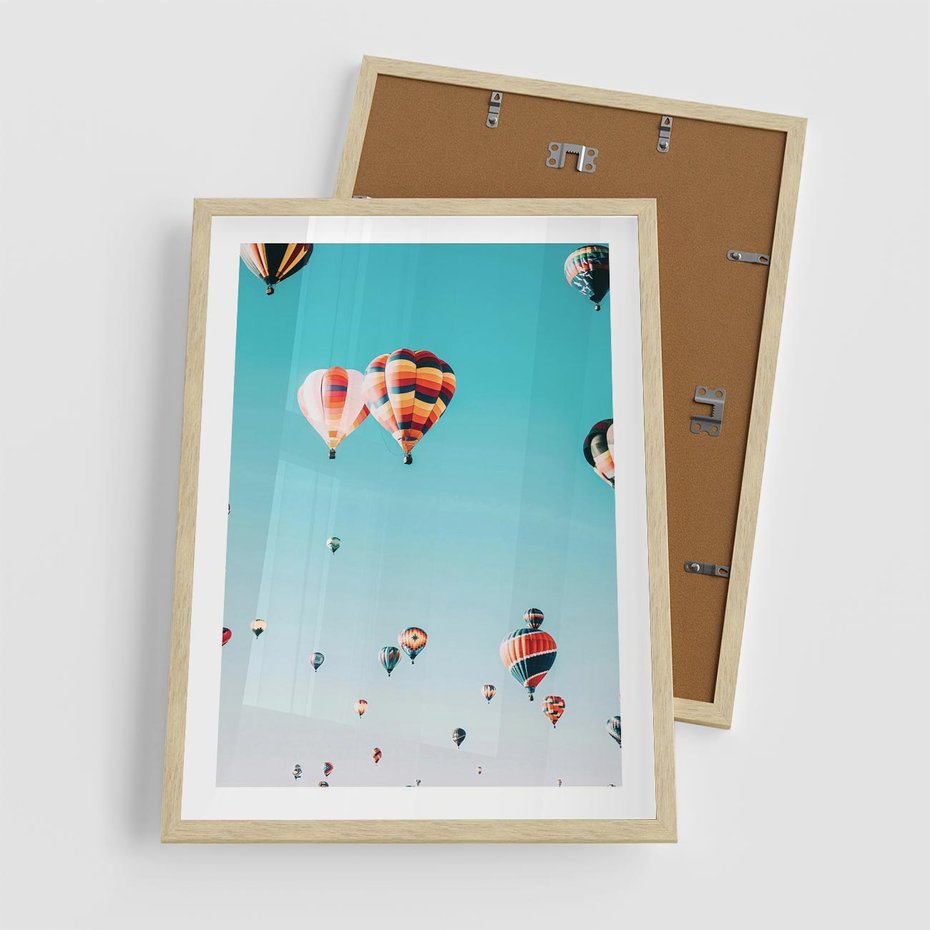 Plakat w ramie 50x70 - Balonowa Ekscytacja - balony latają w powietrzu, wyścigi balonów - rama drewno