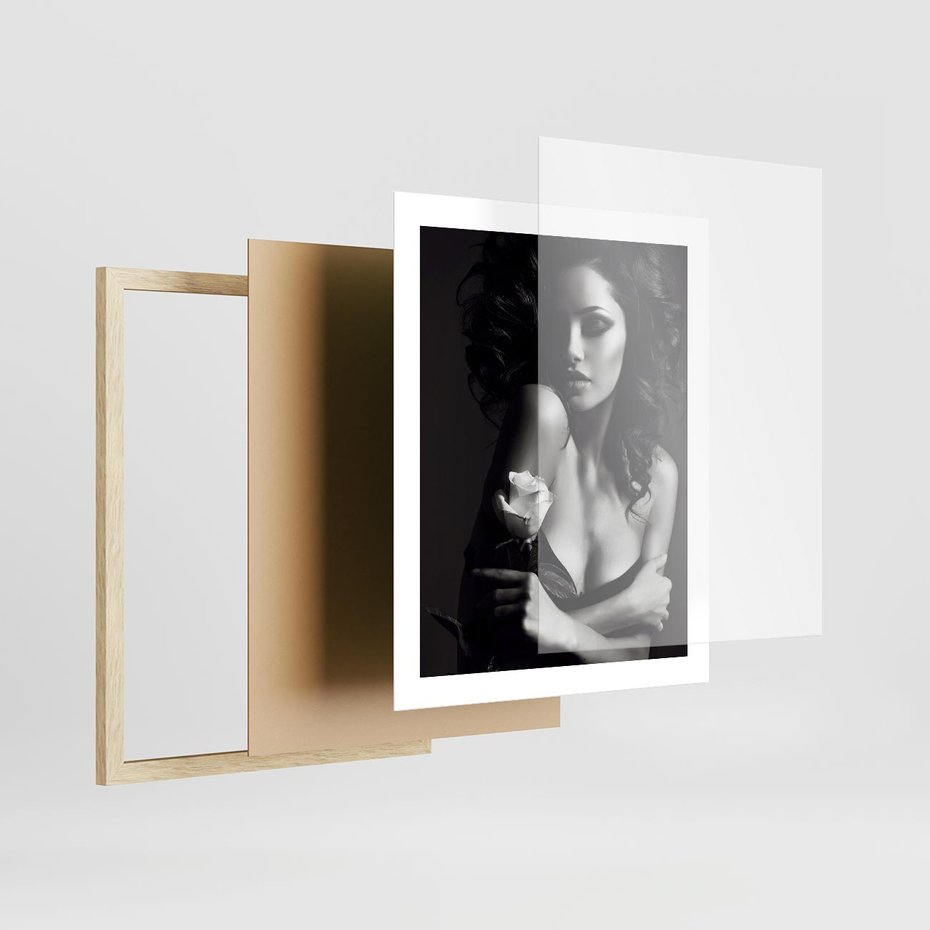 Plakat w ramie 40x50 - Piękno kobiecego aktu uchwycone - kobieta, akt - rama drewno