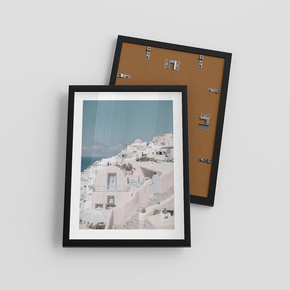 Plakat w ramie 30x40 - Śródziemnomorski Urok - zdjęcie Santorini, białe budynki - rama czarna