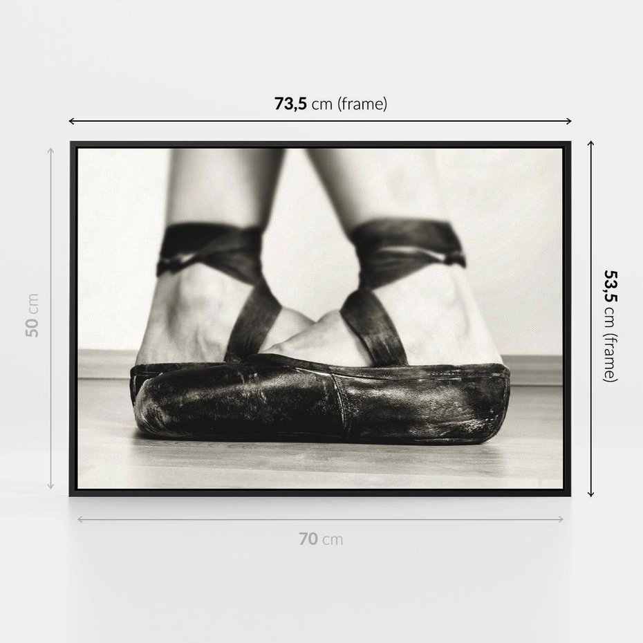 Obraz w ramie 70x50 - W Monochromatycznych Nutach - fotografia, czarno biała - rama czarna