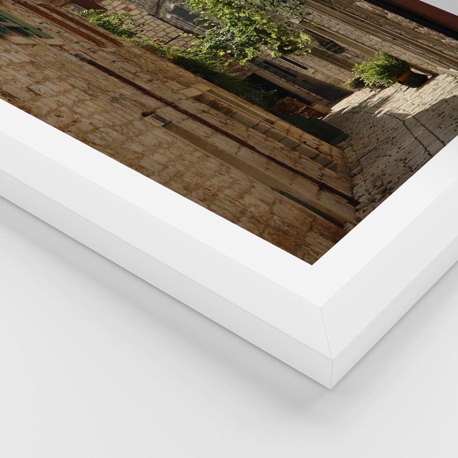 Plakat w ramie 30x40 - Urokliwa włoska uliczka - włoska, uliczka - rama biała