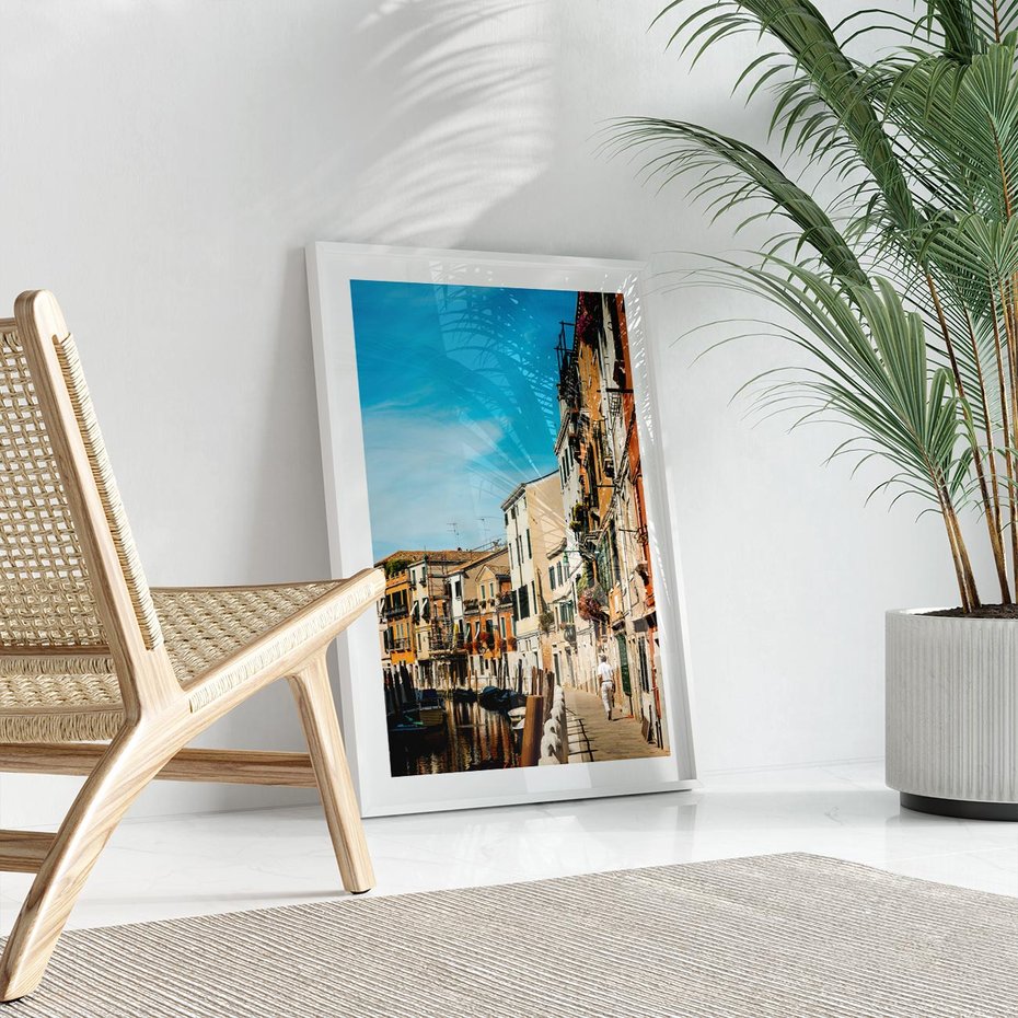 Plakat w ramie 30x40 - Magia Miejskiego Krajobrazu - uliczka, perspektywa - rama biała