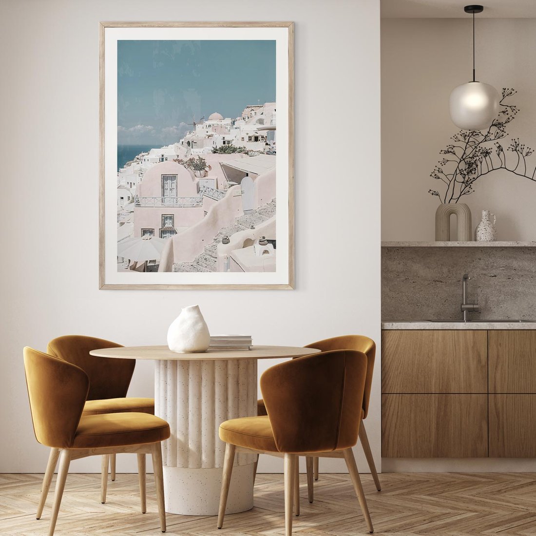 Plakat w ramie 50x70 - Śródziemnomorski Urok - zdjęcie Santorini, białe budynki - rama drewno