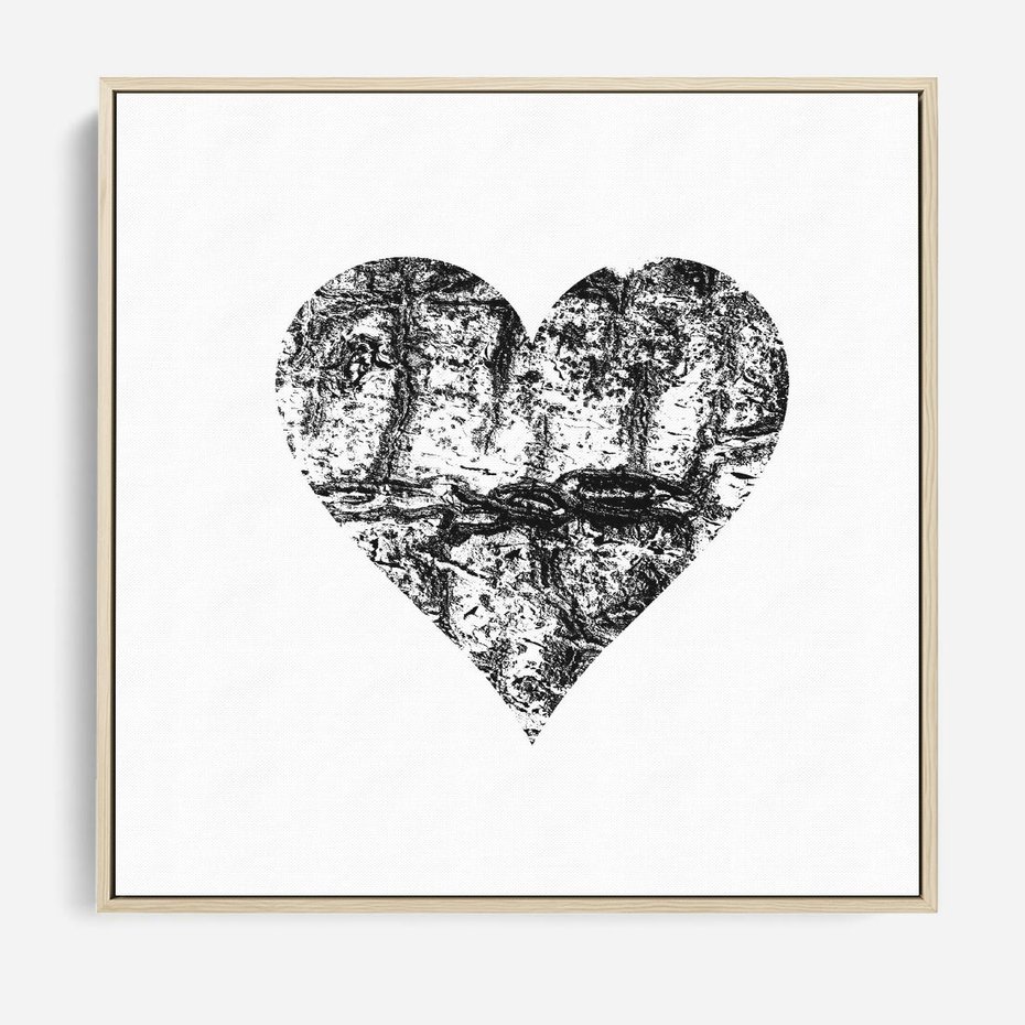Obraz w ramie 50x50 - Drzewo Serca - czarne serce, tekstura jak kora drzewa - rama drewno