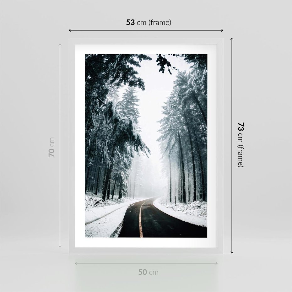 Plakat w ramie 50x70 - Droga przez Zimowy Las - drzewa, śnieg - rama biała