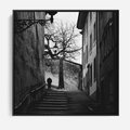 Obraz w ramie 50x50 - Ukryta Uliczka - czarno białe zdjęcie, schody - rama czarna