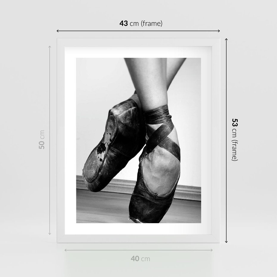 Plakat w ramie 40x50 - Taniec Zmysłów - artystyczne zdjęcie, odcienie szarości - rama biała