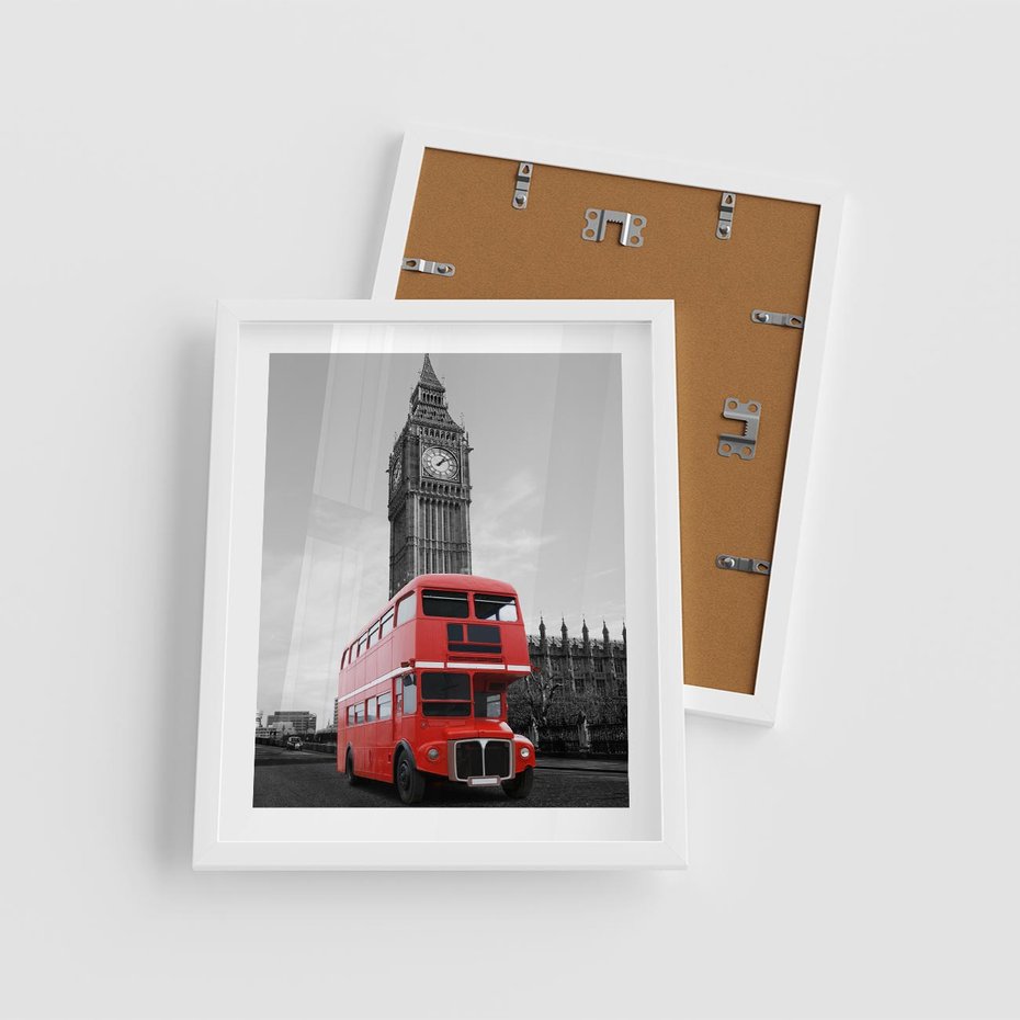Plakat w ramie 40x50 - Autobusy w tętniącym życiem Londynie - Londyn, autobus - rama biała