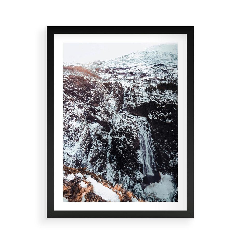Plakat w ramie 50x70 - Góry w Białym Uroku: Zimowa Sceneria - górski krajobraz, zima - rama czarna