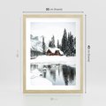 Plakat w ramie 30x40 - Urok Zimowego Krajobrazu - domek w górach, zima - rama drewno