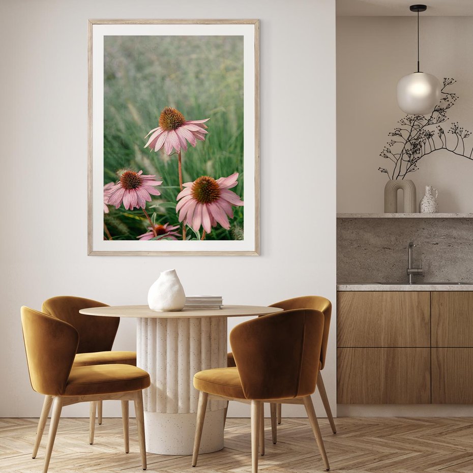 Plakat w ramie 50x70 - Natura w Pełnym Blasku - kwiaty na łące, różowe kwiaty polne - rama drewno