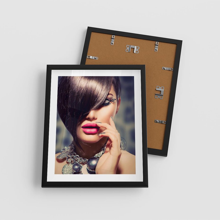 Plakat w ramie 40x50 - Kobiecy urok w makijażu i fryzurze - makijaż, fryzura - rama czarna