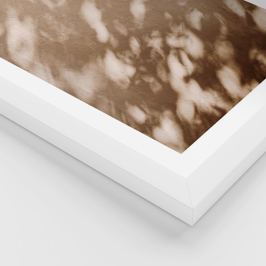 Plakat w ramie 40x50 - Abstrakcyjna Kompozycja: Cień na Ścianie - cień na ścianie, beżowe kolory - rama biała