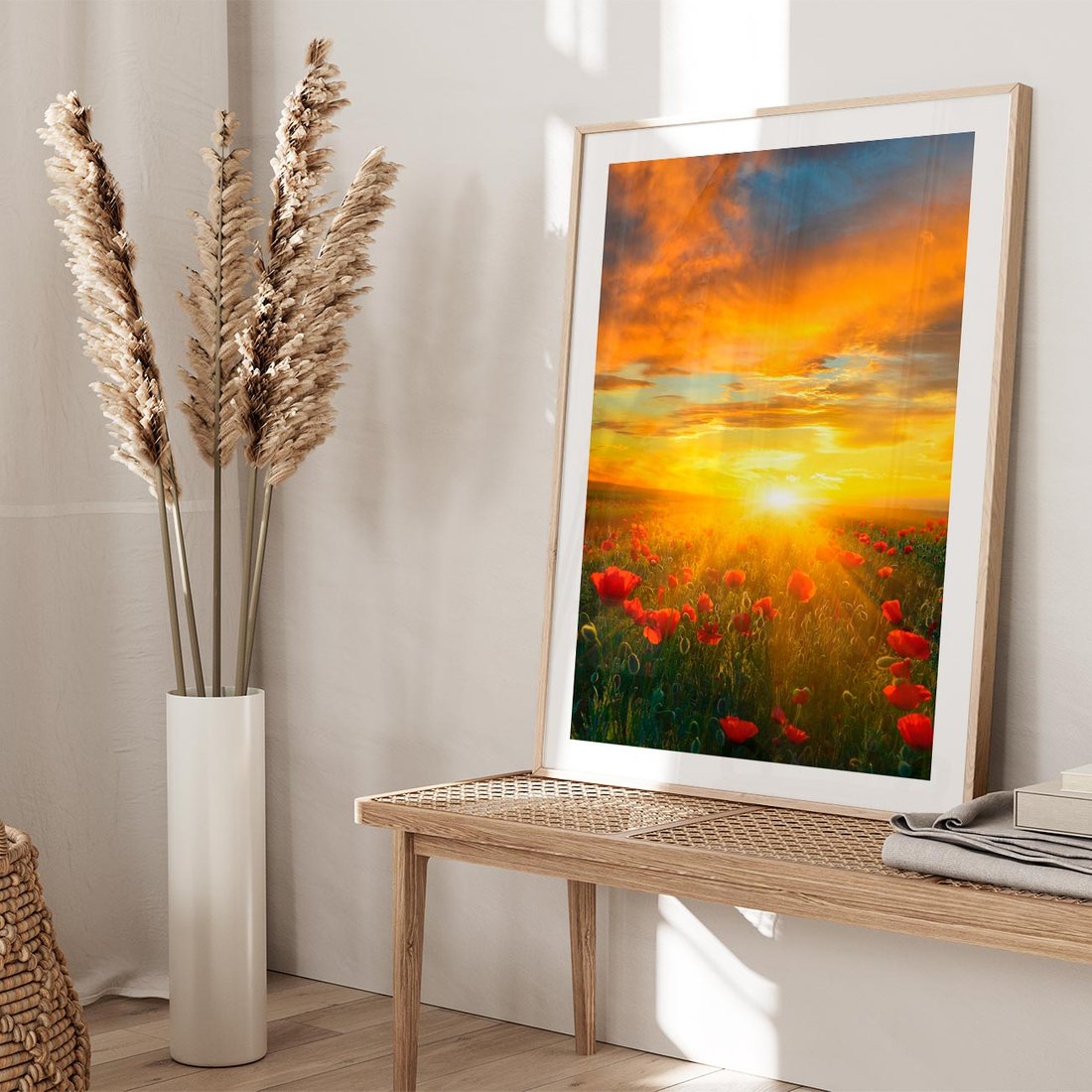 Plakat w ramie 50x70 - Magia zachodu słońca na łące z makami - łąka, zachód słońca - rama drewno