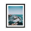 Plakat w ramie 40x50 - Dramatyczna Sceneria: Fale i Skały nad Morzem - morze, fale - rama czarna