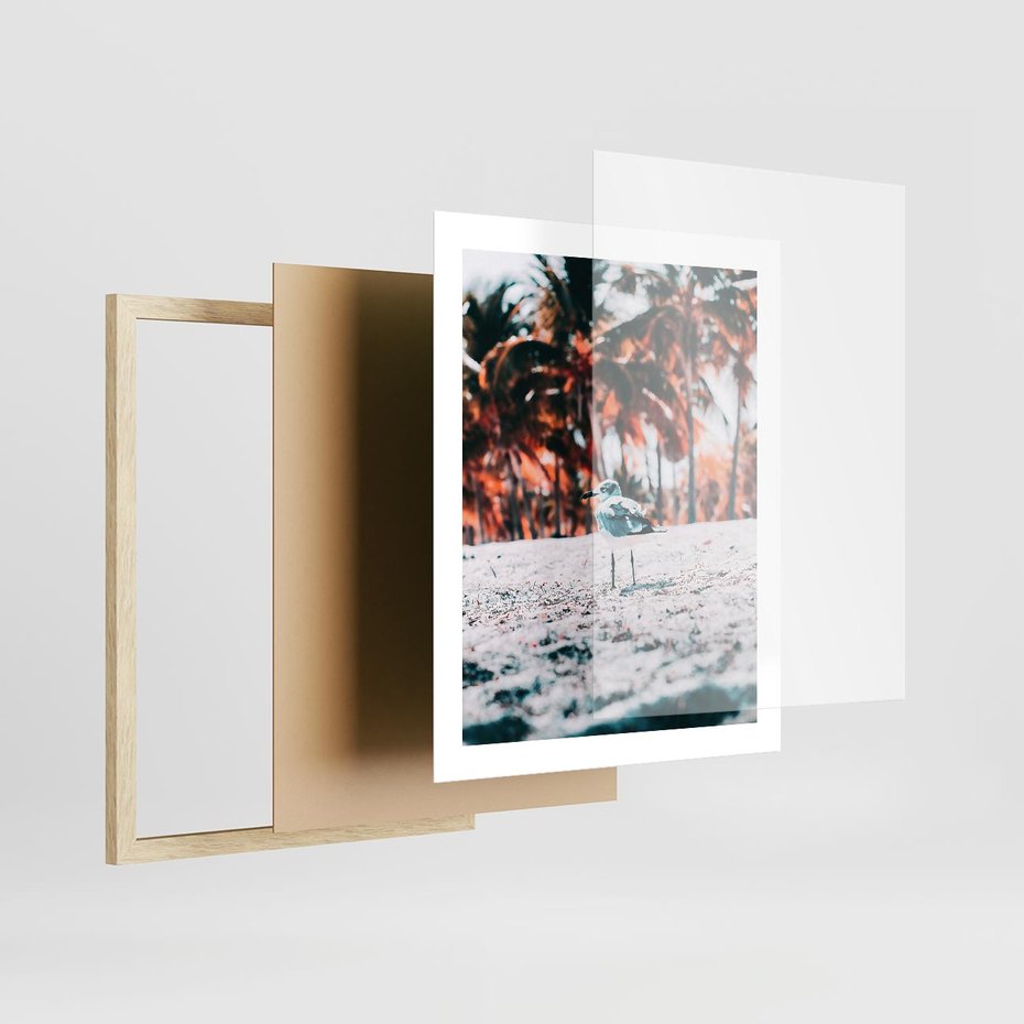 Plakat w ramie 40x50 - Tropikalna Uroda: Plaża z Mewą - tropikalna plaża, mewa na piasku - rama drewno