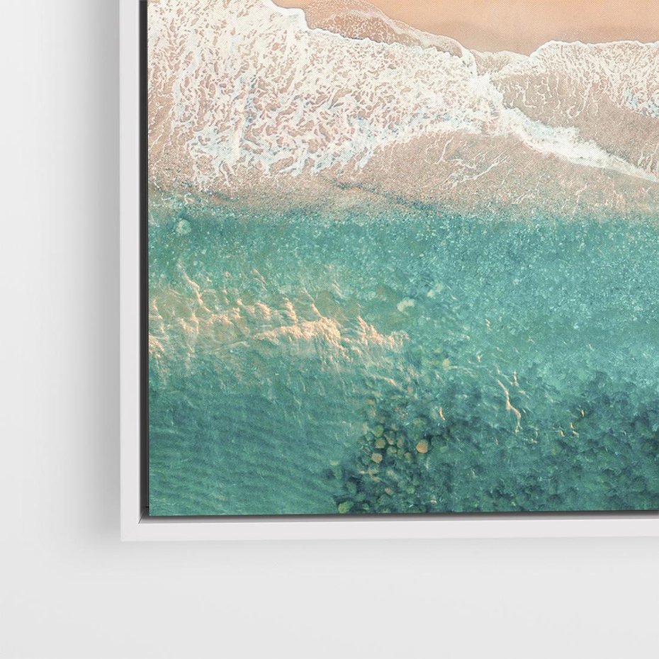 Obraz w ramie 50x50 - Oczy turkusu - fotografia, plaża - rama biała