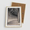 Plakat w ramie 50x70 - Kolumny Elegancji - architektura, kolumny - rama drewno