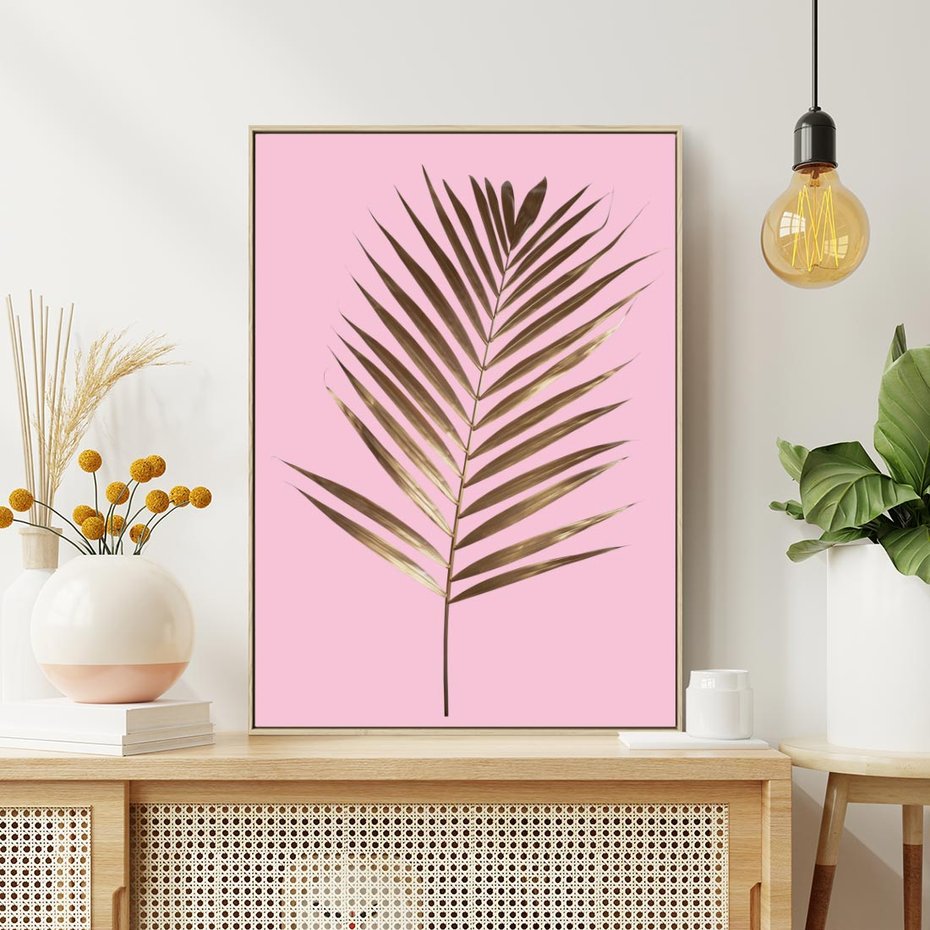 Obraz w ramie 80x120 - Promienie złotej palmy - złota, palma - rama drewno