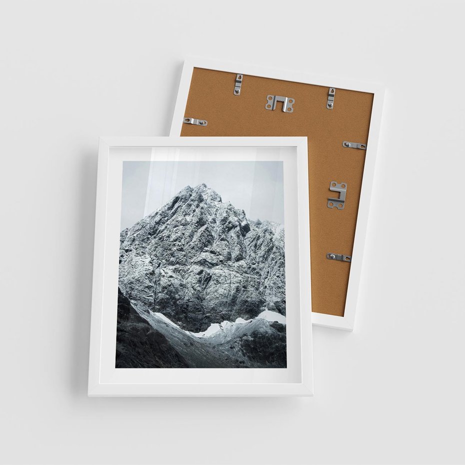 Plakat w ramie 40x50 - Surowość Gór - śnieg, zima w górach - rama biała