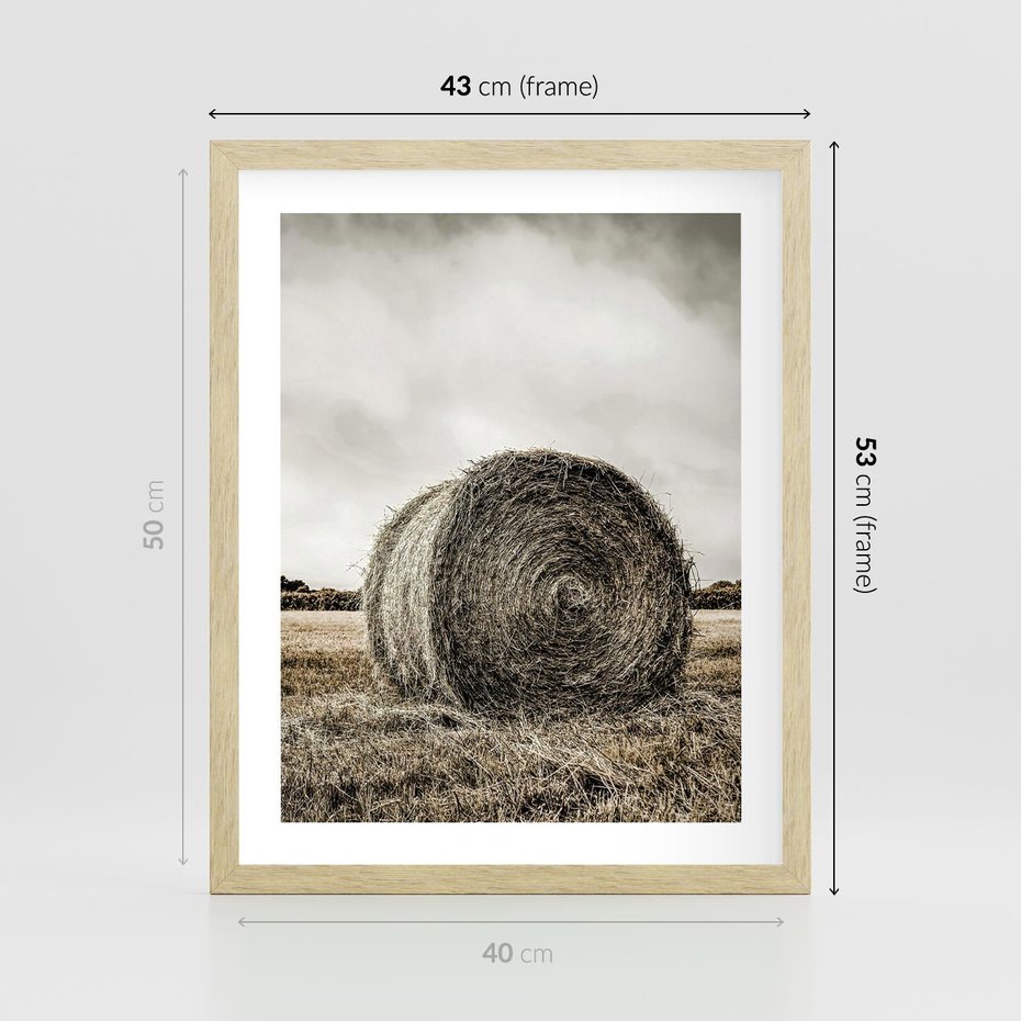 Plakat w ramie 40x50 - Siano w Sepii: Wiejska Tradycja - snopek siana, bela siana - rama drewno