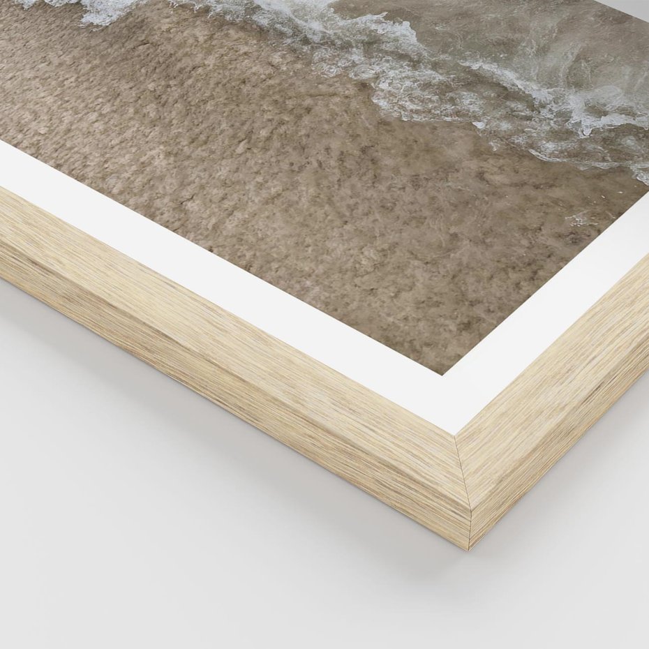 Plakat w ramie 50x70 - Fale Morza na Piasku - plaża, morze - rama drewno