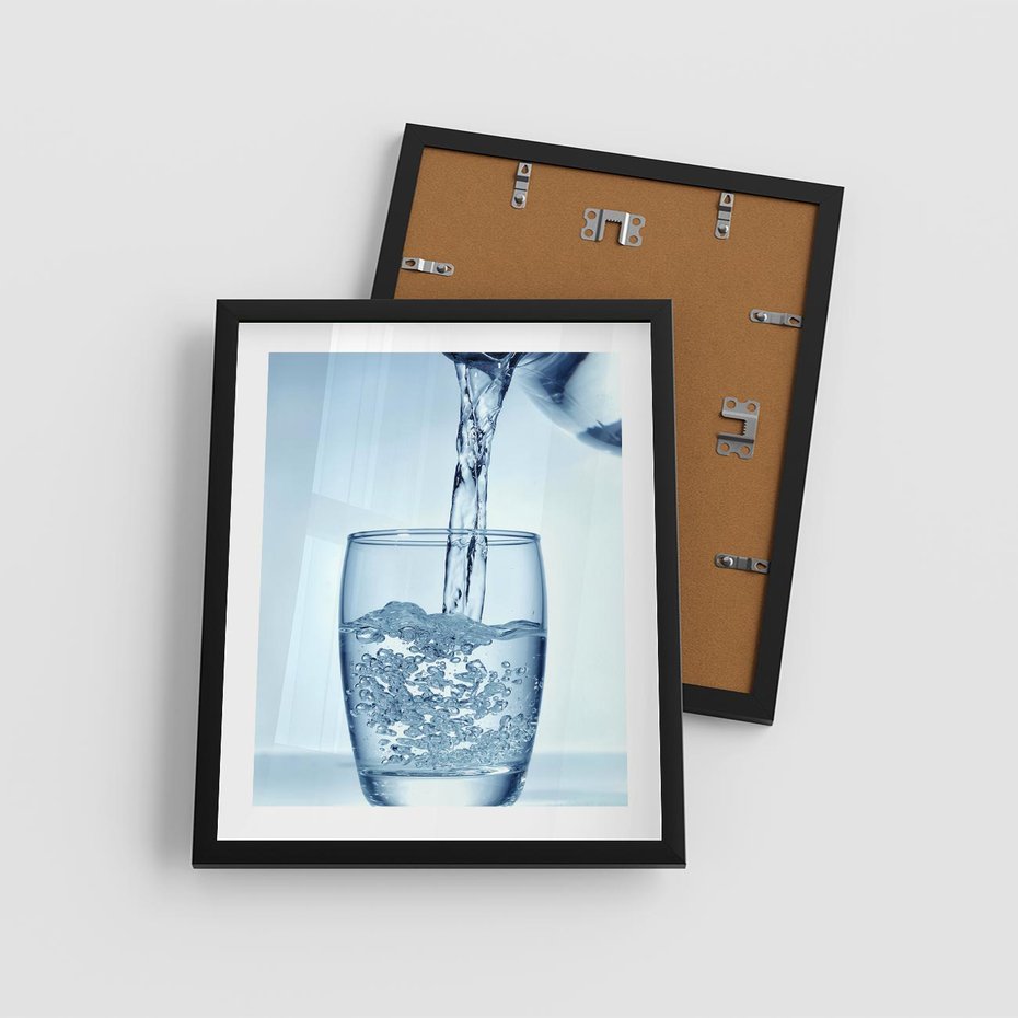 Plakat w ramie 40x50 - Chłodząca szklanka wody - szklanka, wody - rama czarna
