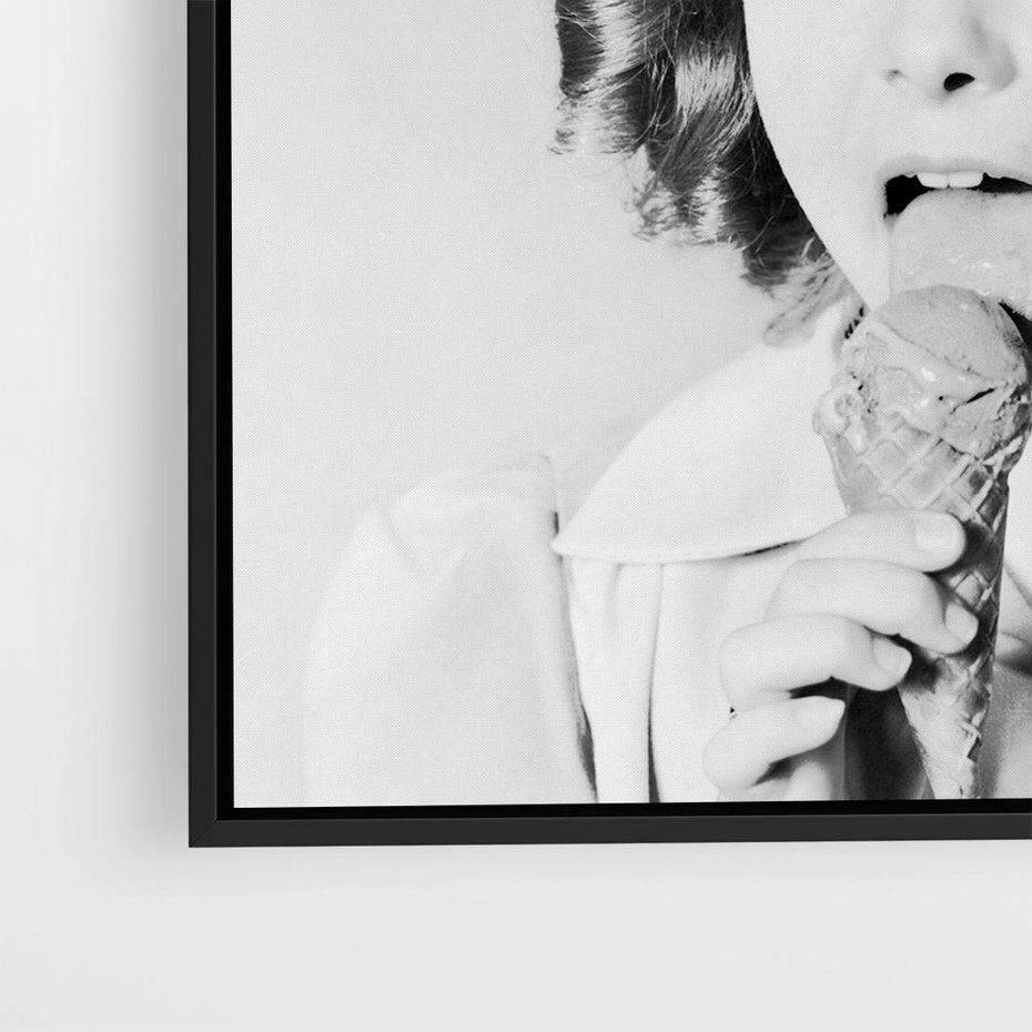 Obraz w ramie 50x50 - Pyszny Deser - retro zdjęcie, czarno białe - rama czarna