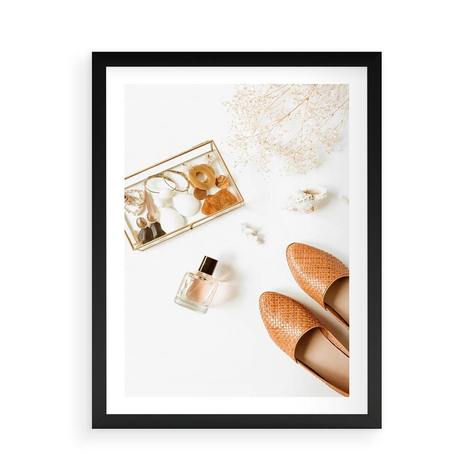 Plakat w ramie 50x70 - Elegancja w Szafie - modowa fotografia, buty - rama czarna