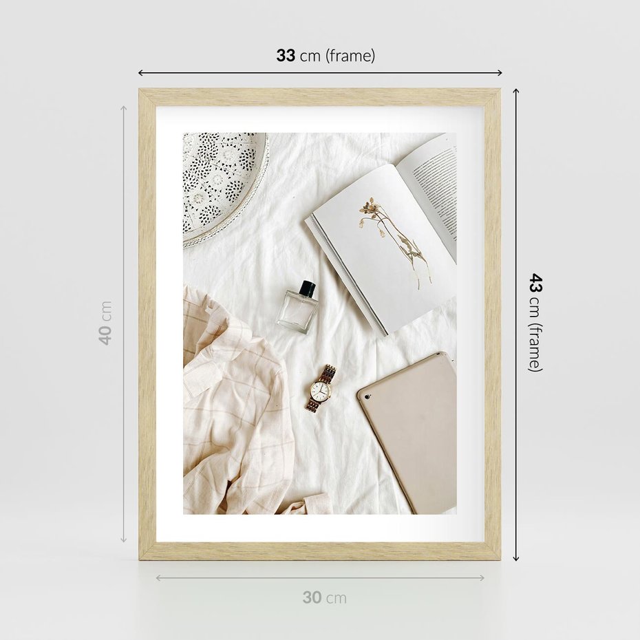 Plakat w ramie 30x40 - Perfumy, Książka i Moda - kobieca kompozycja, perfumy - rama drewno
