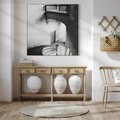 Obraz w ramie 80x80 - Po Schodach w Dół - czarno białą fotgrafia, zakręcone schody w starek kamienicy - rama drewno