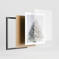 Plakat w ramie 40x50 - Zimowa Poezja w Ośnieżonym Drzewie - ośnieżone drzewo, zima - rama czarna