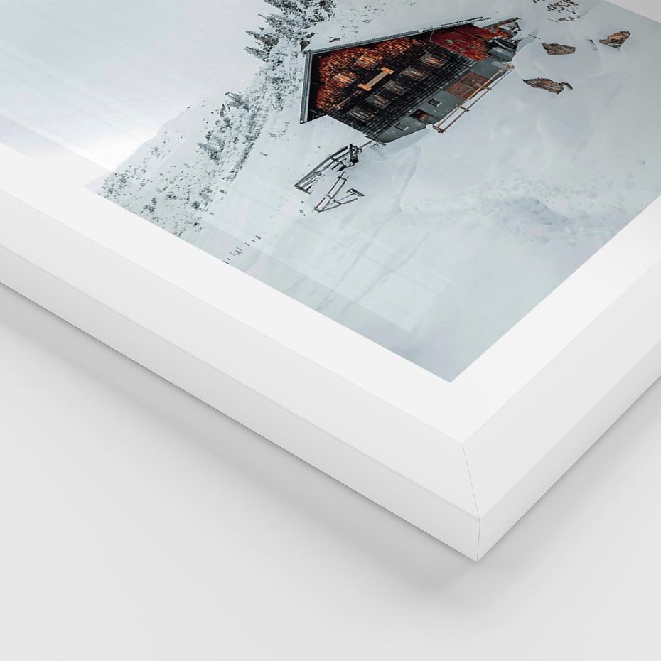 Plakat w ramie 40x50 - Zimowa Magia - domek, śnieg - rama biała