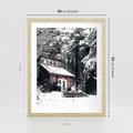Plakat w ramie 40x50 - Zimowy Urok Drewnianego Domku - zima, drewniany domek - rama drewno