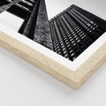 Plakat w ramie 40x50 - Geometryczna Asymetria - architektura, czarno białe zdjęcie - rama drewno