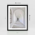 Plakat w ramie 40x50 - Architektoniczne Przejście - architektura, korytarz - rama czarna