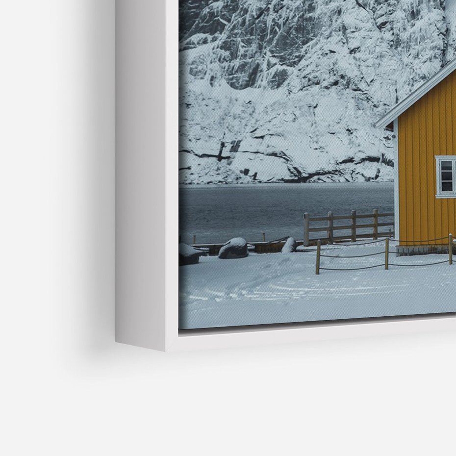 Obraz w ramie 70x100 - Urok Norweskich Domków - Skandynawia, Norwegia - rama biała