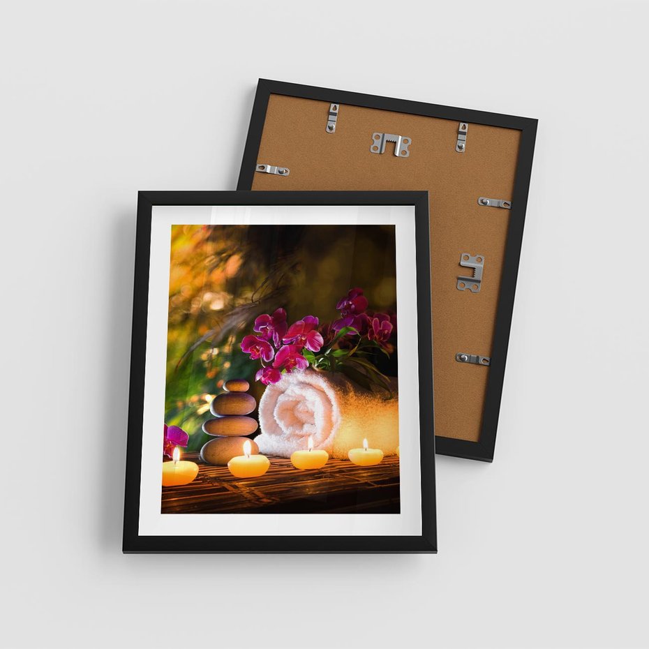Plakat w ramie 40x50 - Relaksujące spa z płonącymi świecami - spa, świece - rama czarna