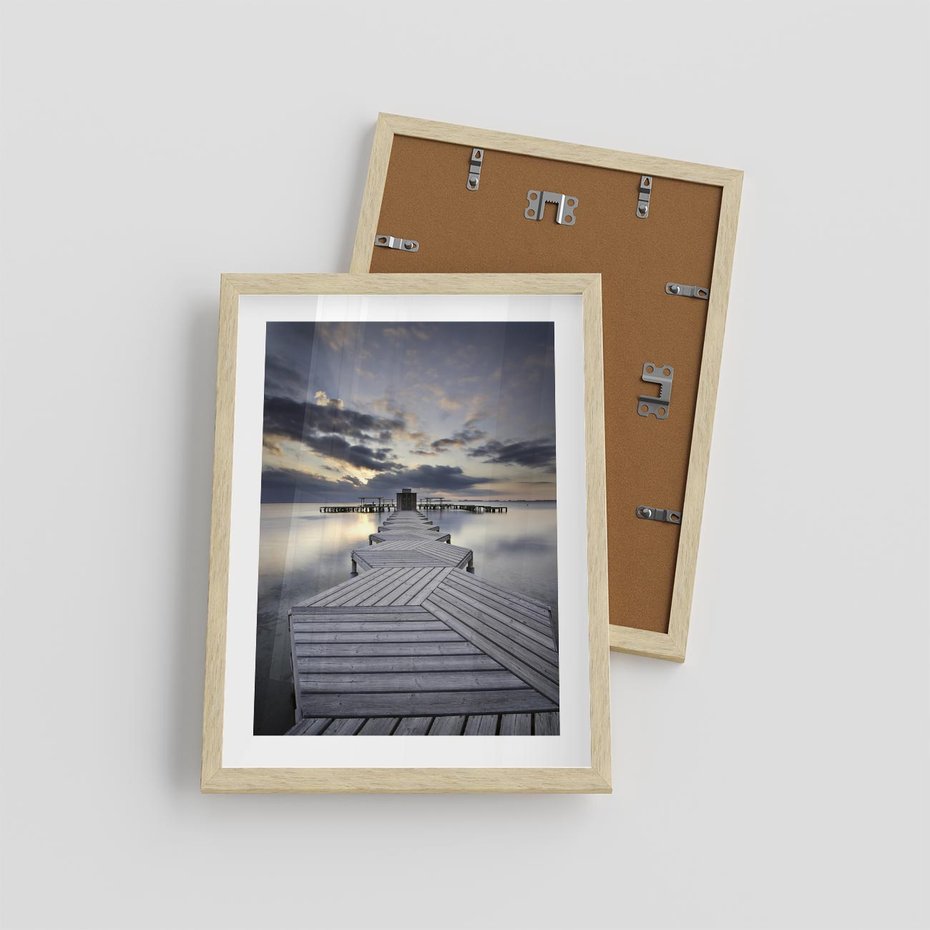 Plakat w ramie 30x40 - Spokój nad Jeziorem - pomost, jezioro - rama drewno