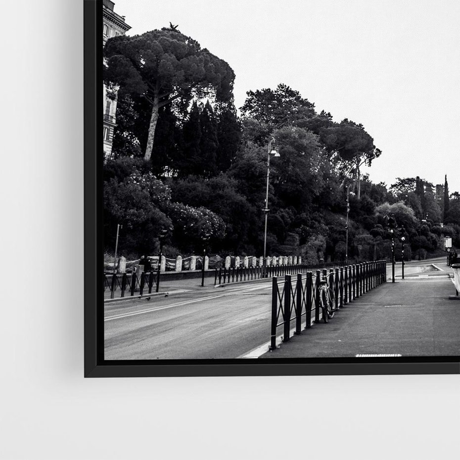 Obraz w ramie 50x50 - Echa Historii - czarno biała fotografia, koloseum - rama czarna