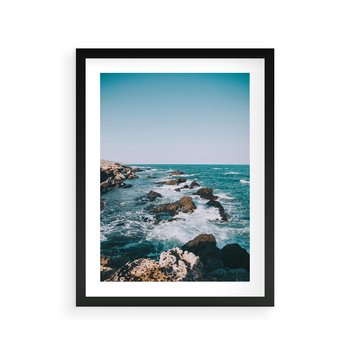 Plakat w ramie 40x50 - Dramatyczna Sceneria: Fale i Skały nad Morzem - morze, fale - rama czarna