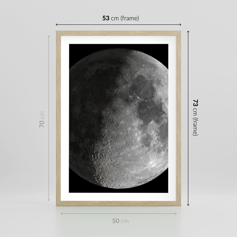 Plakat w ramie 50x70 - Kontrastowy księżyc w czerni i bieli - księżyc, czarno - rama drewno