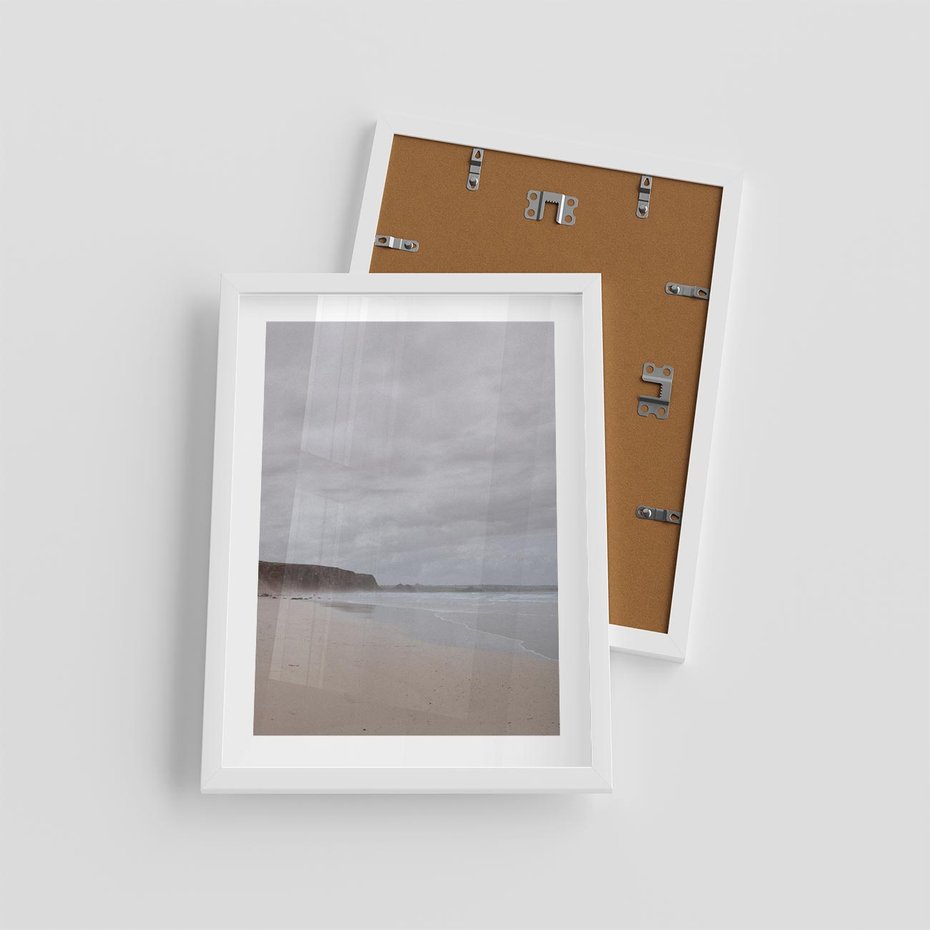 Plakat w ramie 30x40 - Mglista plaża - plaża, mgła - rama biała