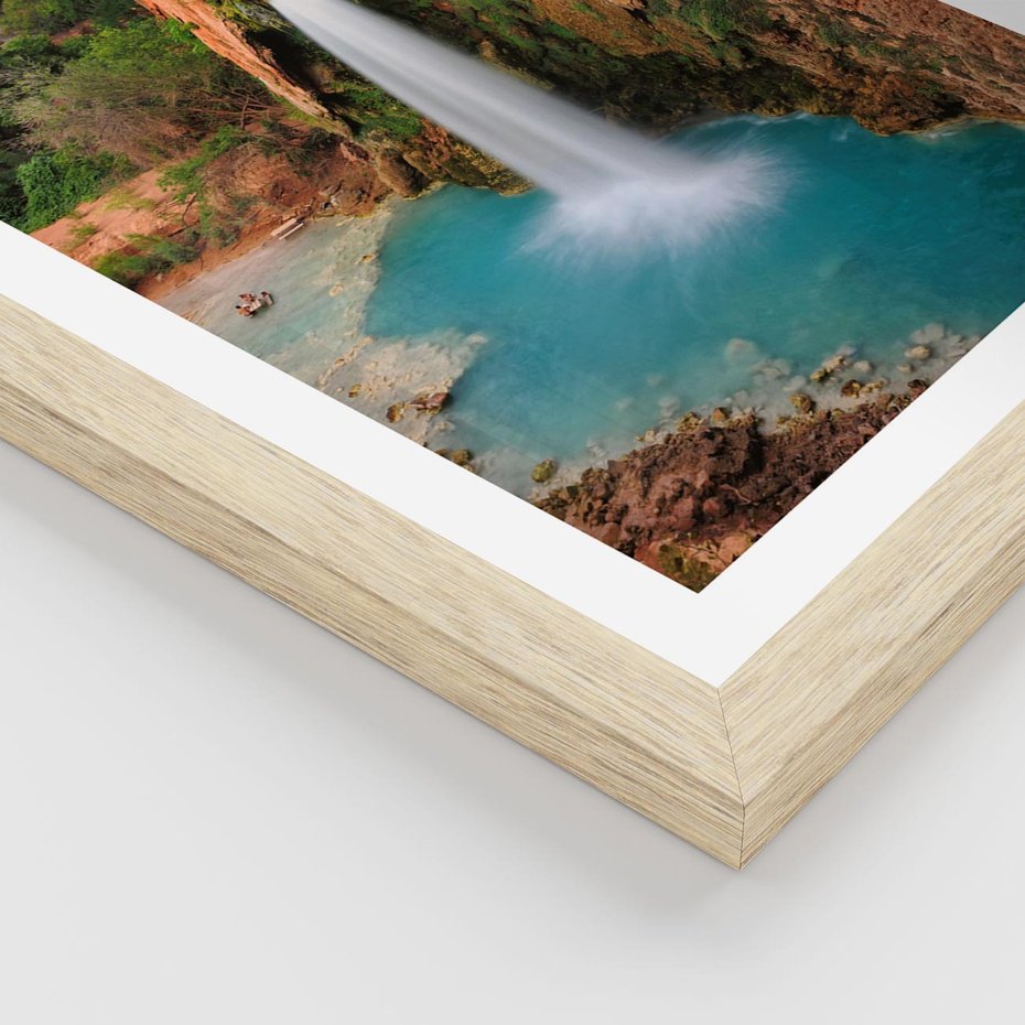 Plakat w ramie 40x50 - Wodospad wśród majestatycznych gór - wodospad, górski - rama drewno