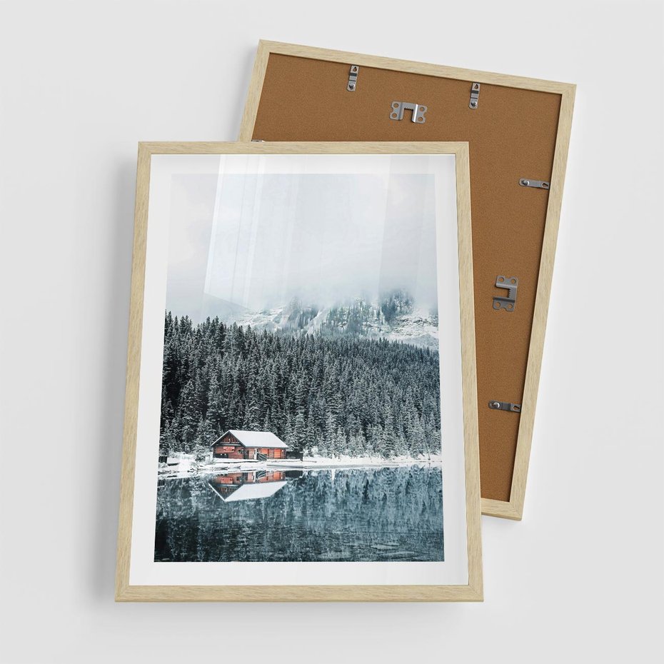 Plakat w ramie 50x70 - Biały Domek - domek w górach, zima - rama drewno
