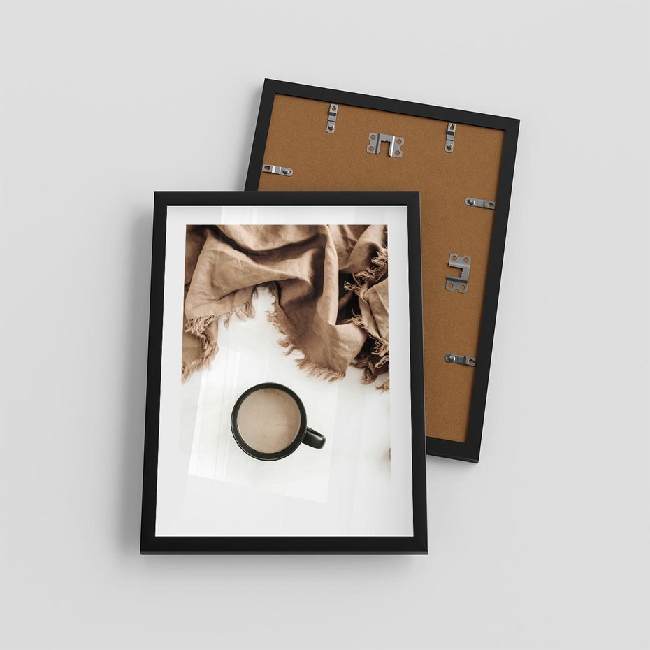 Plakat w ramie 30x40 - Kompozycja z Brązowym Kocem i Czarną Kawą - kompozycja, brązowy koc - rama czarna